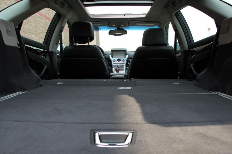  Cadillac CTS Sport Wagon 2010 года  (фото 10 из 53)